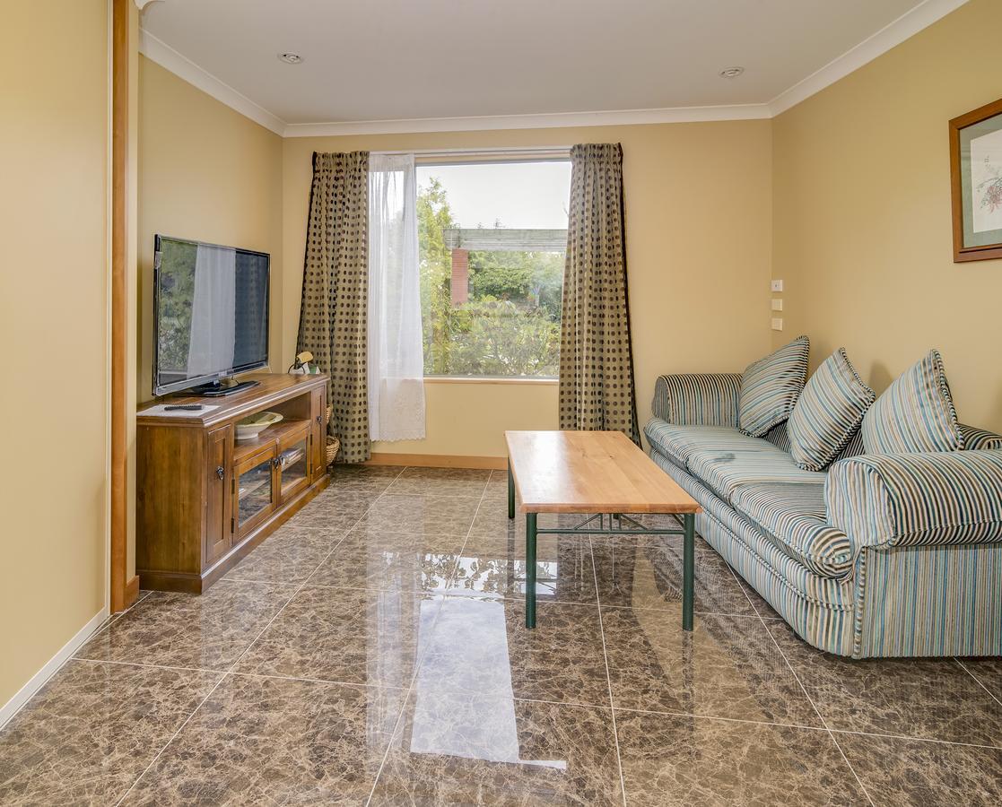 Shamrock Garden B&B Airport Крайстчёрч Экстерьер фото