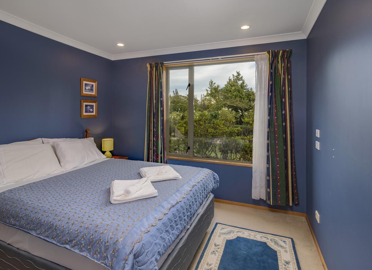 Shamrock Garden B&B Airport Крайстчёрч Экстерьер фото